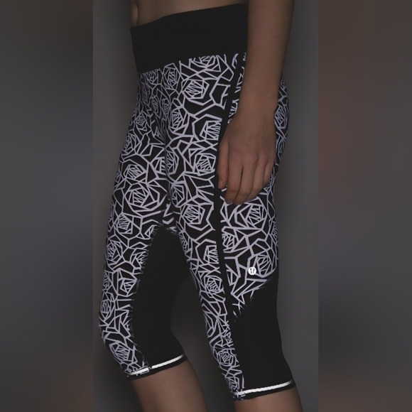 Lululemon Real Quick Crop Leggings – Size 6 – Posey Black/White - Picture 13 of 13